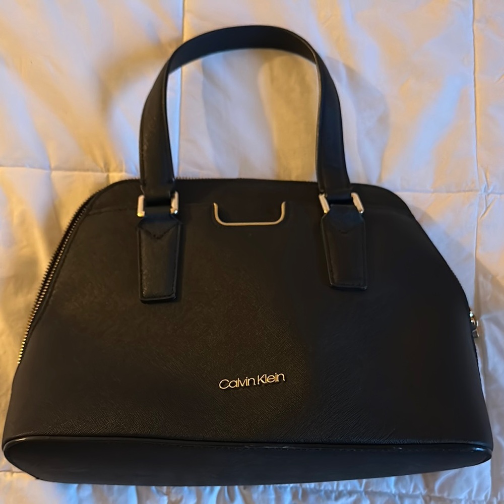 Calvin Klein Black Satchel Bag with Sleek Design